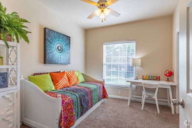 2HAB, 2BA - 990 ft² - Jackson Place Apartment Homes