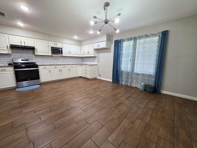 Photo - 209 Eller Ave