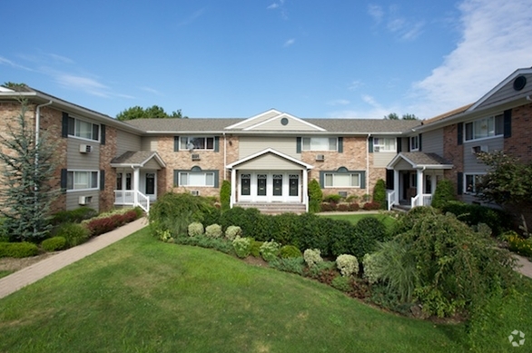 Building Photo - Fairfield Gables At Babylon Village Rental