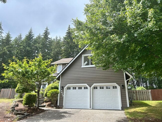 Building Photo - 10928 Hillsboro Dr NW