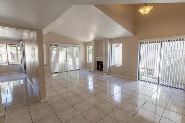 Building Photo - 10032 W Roma Ave Rental