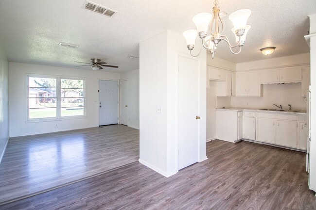 Photo - 3 Bedroom 1 Bathroom house with lots of charm!