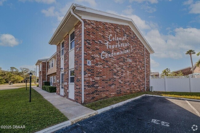 Building Photo - 2250 S Palmetto Ave Rental