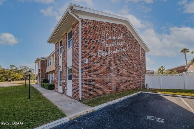 Photo - 2250 S Palmetto Ave Townhome