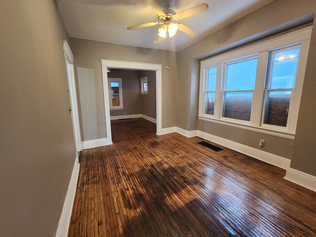 Photo - 4 Bedroom Single Family Home!