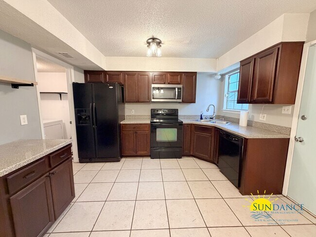 Photo - End-Unit Townhome located between Hurlburt Field and Eglin AFB w/ Fenced Yard!