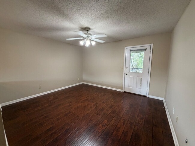 Photo - 1133 Fortner St Unit Apt B4