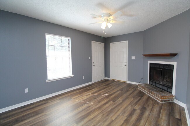 Photo - Updated 2BR/2BA North Pensacola Apartment with Wood-Look Flooring, Private Fenced Patio & Washer/... Unit C4