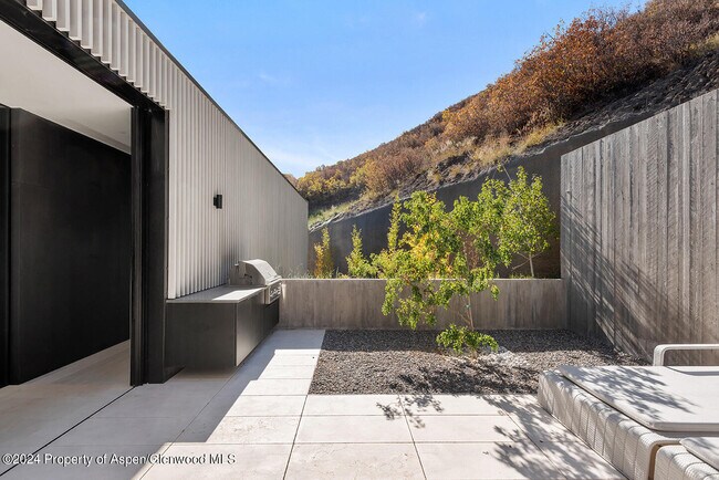 Photo - 580 Medicine Bow Rd