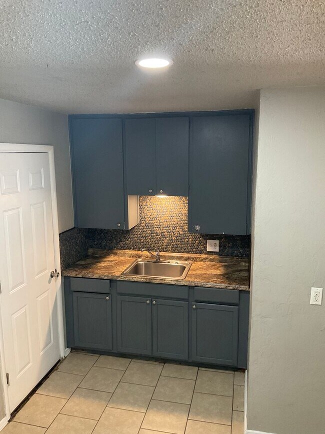 Photo - 3 bedroom home with fenced backyard