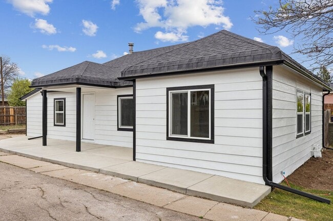 Building Photo - Remodeled house