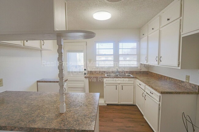 Photo - 3012 49th St