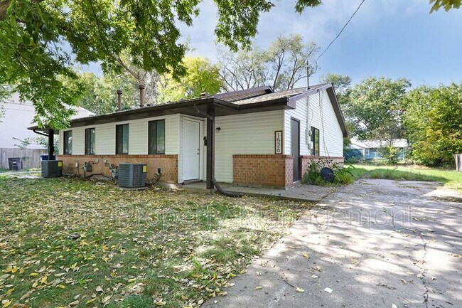 Photo - 1526 E 16th St