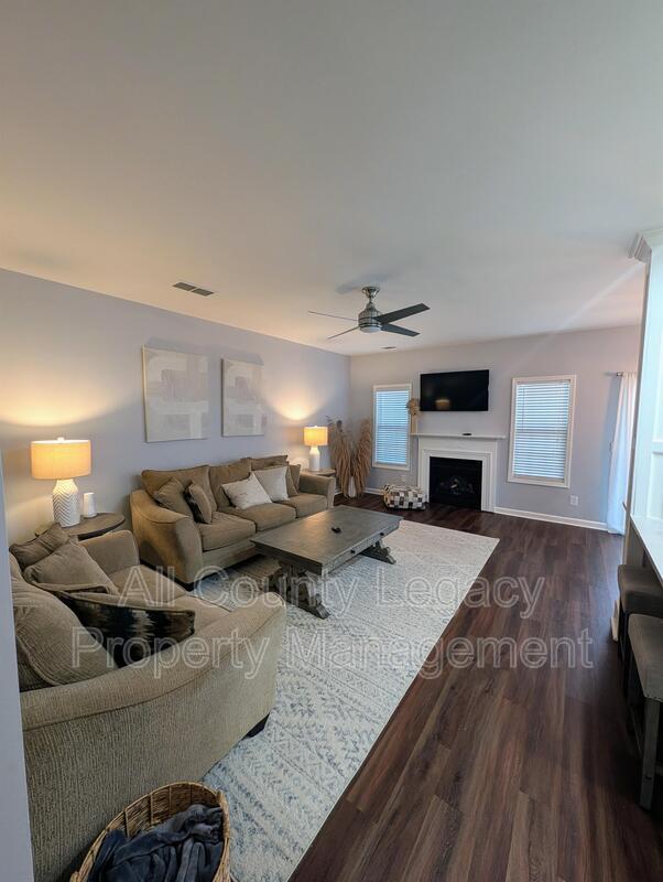 Photo - 2150 Spikerush Way