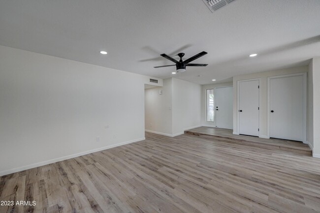 Photo - 7113 W Sunnyside Dr