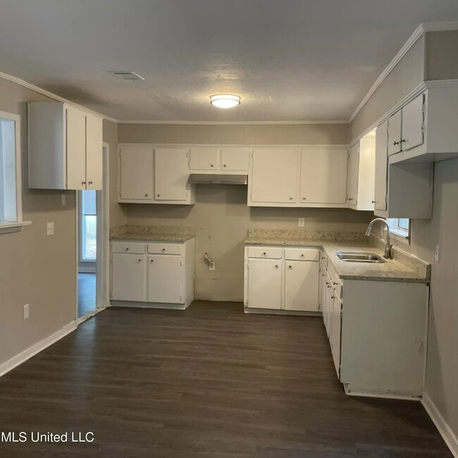 Photo - 195 Hayes Dr