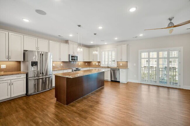 Spacious 3 Bedroom Condo with 1-Car Garage in Henrico – Available August 1st – $2,695/mo
