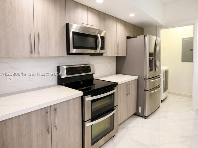 6917 Collins Ave Unit PH04
