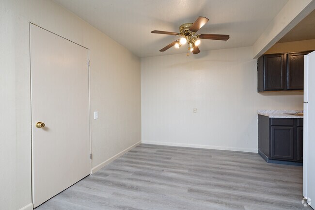 2BR, 1BA - 825SF - Dining Room