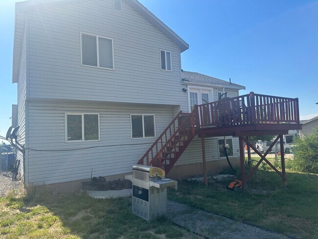 Photo - Great Tri-level home mountian views