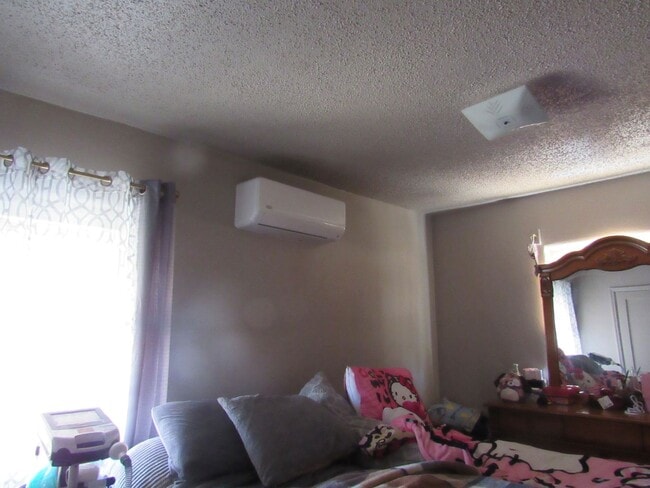 Photo - Cozy & Convenient 2+ Bedroom W/Garage