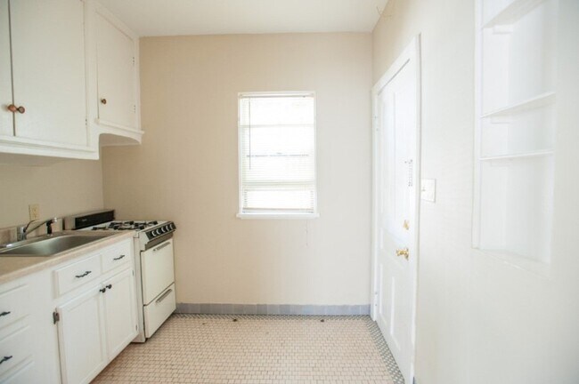 Photo - 1665 N Humboldt Ave Unidad 4