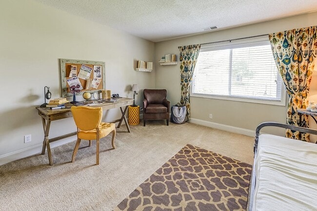 Signature Series Guest Bedroom at Somerset Lakes
