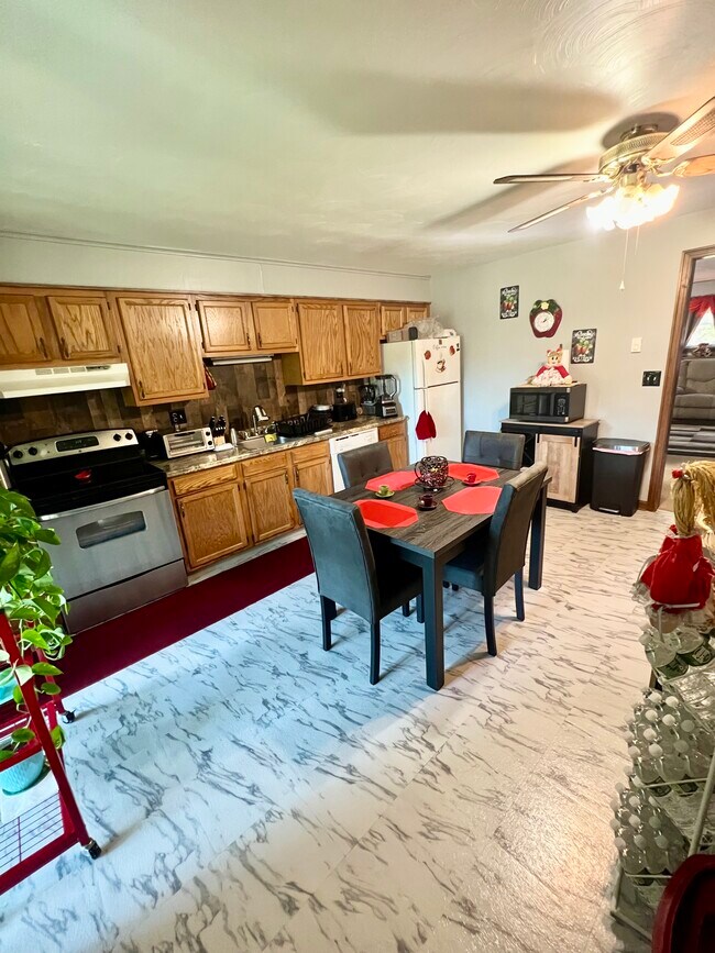 129 Wedgewood dr Apartments For Rent in Waterbury, CT