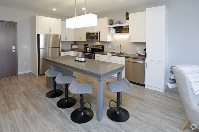 1BR, 1BA, Model - 686 SF