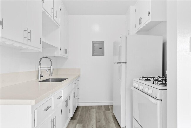 Photo - 2464 Penmar Ave Unit 08