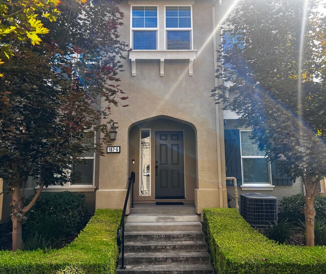 Photo - 187 Selby Lane