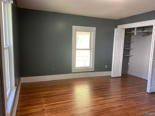 Photo - 1301 Halsey Ave NE