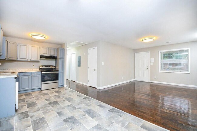 Photo - 185 Oak Dr SW