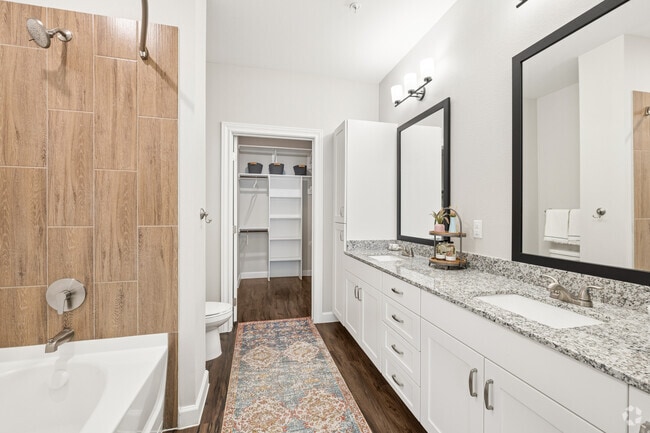 B3 2BR, 2BA - 1,263SF - Primary Bathroom