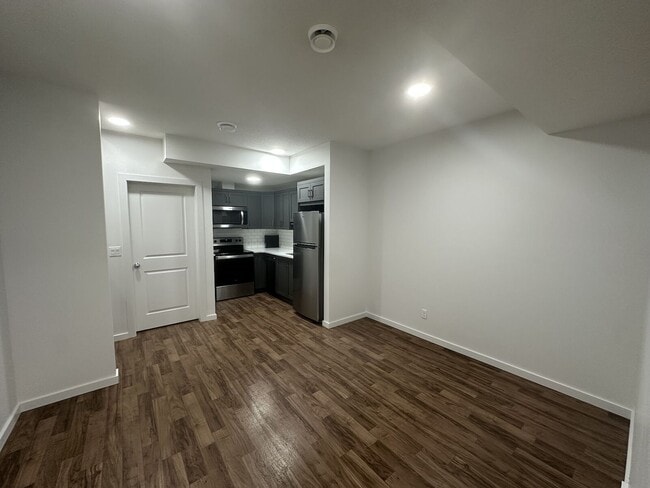 Photo - COZY AND BEAUTIFUL 1 BDRM+ 1 BATH, BASEMENT UNIT IN CONVENIENT BELMONT! Unit B