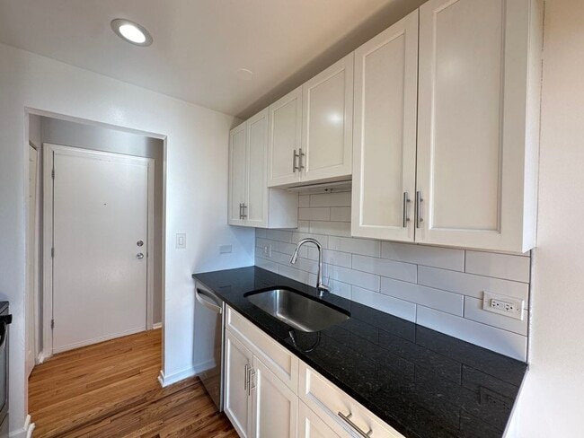 Photo - 6954 N Sheridan Rd Unit 025