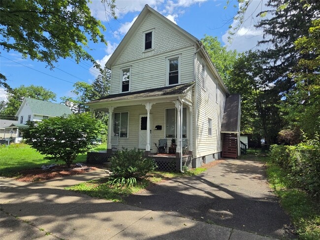 Building Photo - 10 Gaylord St Unit 2