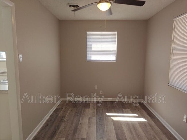 Photo - 404 Kingstree Rd