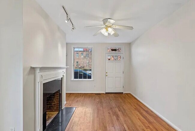 Living room - 1239 W Lombard St