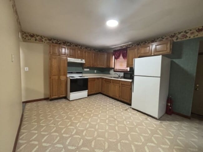 Building Photo - 2 bed/1 bath townhome 15025