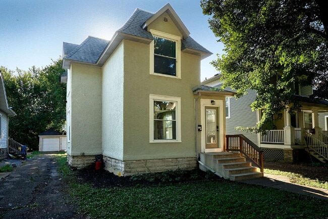 Building Photo - Charming 4-Bedroom Home with Gleaming Hardwood Floors in Vibrant Minneapolis Neighborhood!