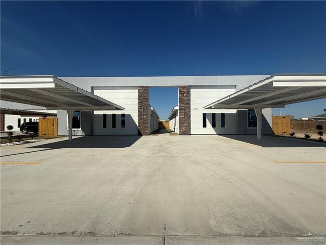 Building Photo - 12 Ozark Ave Unit 4