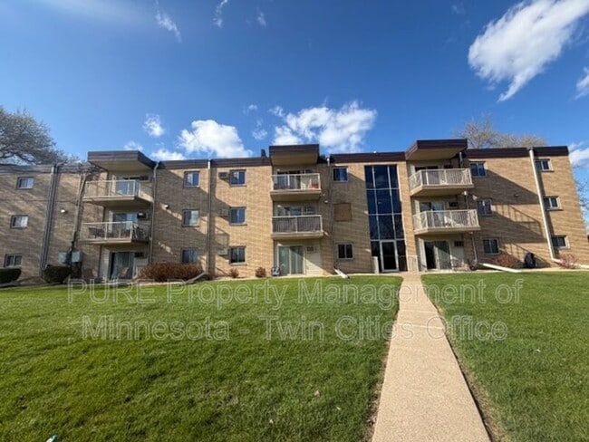 Building Photo - 3153 Old Hwy 8 Unit 106A