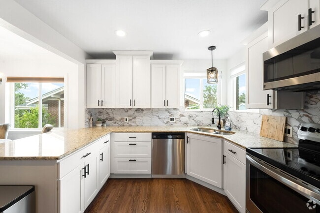 Building Photo - 3143 Sheridan Boulevard Rental