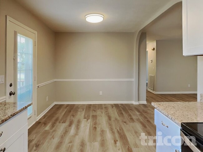 Photo - 1612 Robert Rd