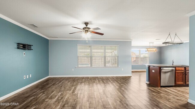 Photo - 3214 Caitlin St