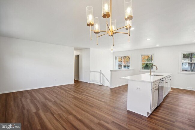 Photo - 901 Lauren Ln SE