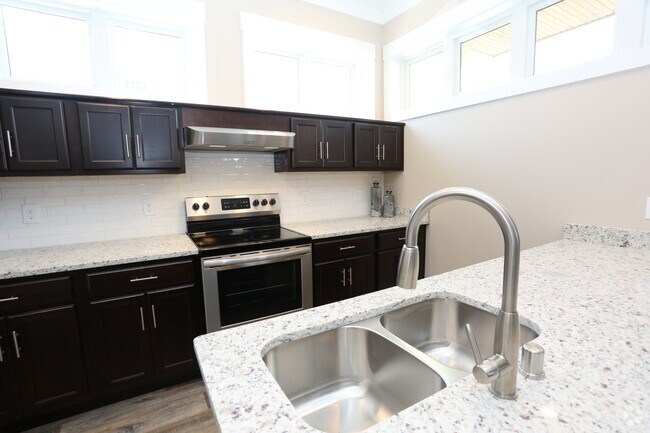 1BR, 1BA - 788 SF - Kitchen - Traditions' Landing