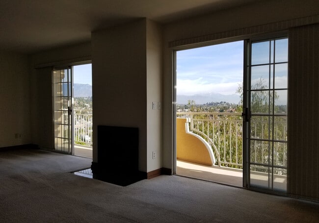 Photo - 4760 Templeton St Unidad 3312