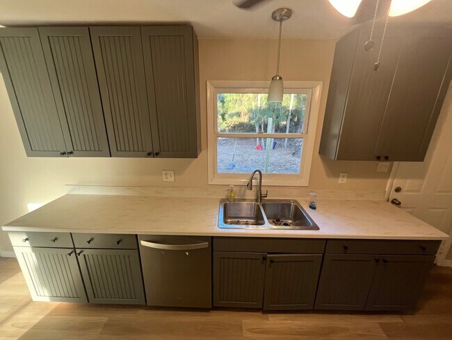 Photo - 4240 Commercial St